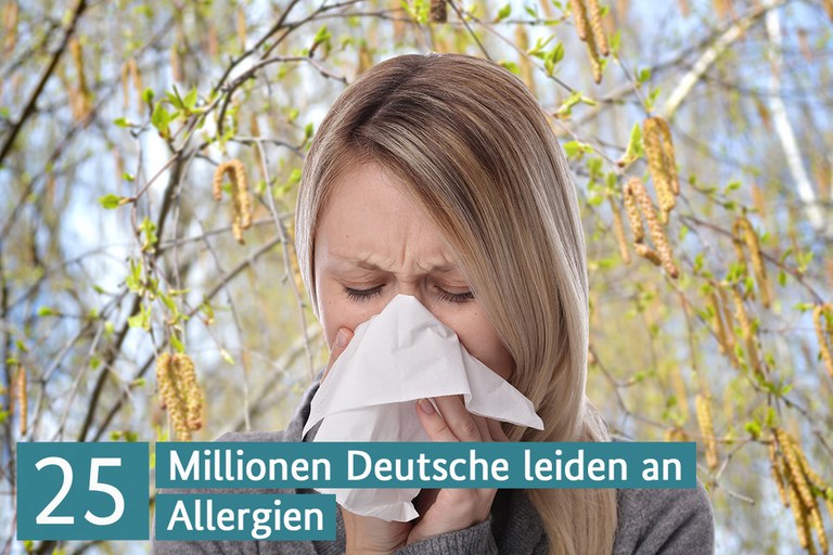 Frau mit Allergieschnupfen