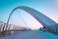 Brücke mit Fahrradfahrer