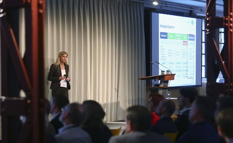 Dr. Claudia-Keil Dieckmann von der Profund Innovation gab einen umfassenden Überblick über Verwertungsmöglichkeiten von Forschungsergebnissen